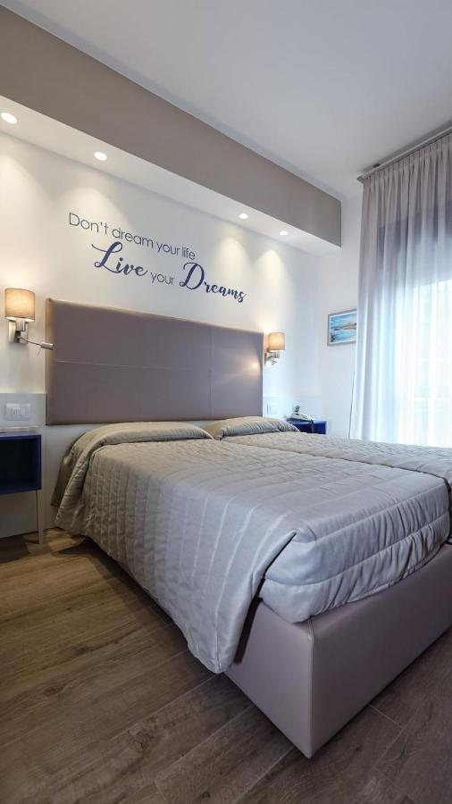 Hotel La Serena Бібіоне Екстер'єр фото